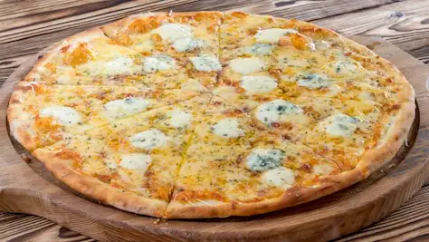 Pizza Quatro Queijos com diferentes texturas